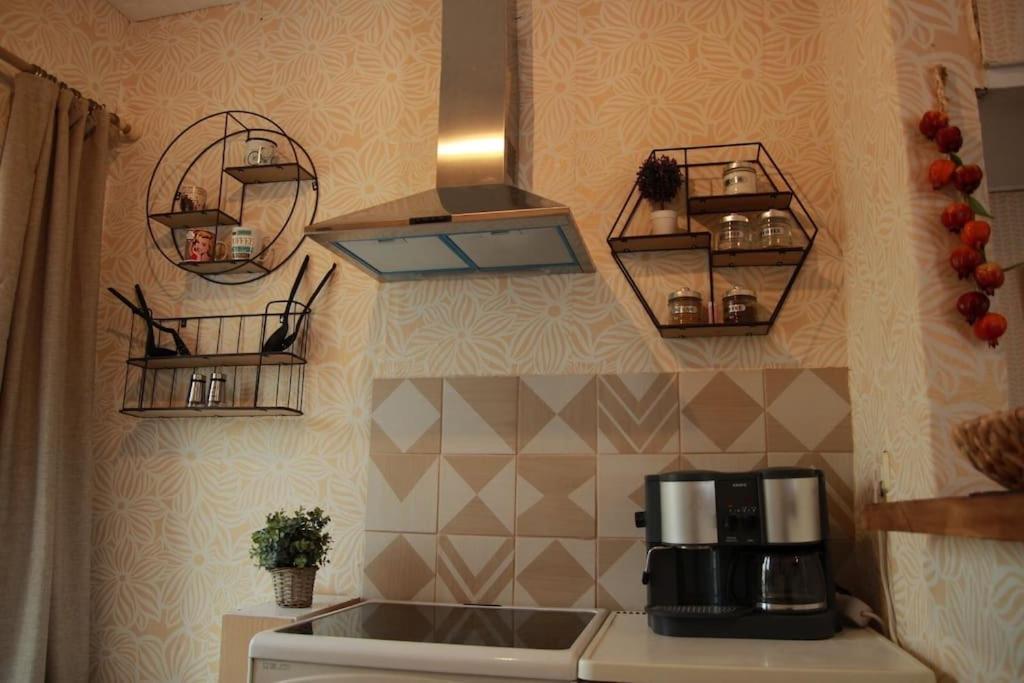 Ferienwohnung Καλινοβου 1 Κευελπιδων Πεδιον Αρεωσ Athen Exterior foto